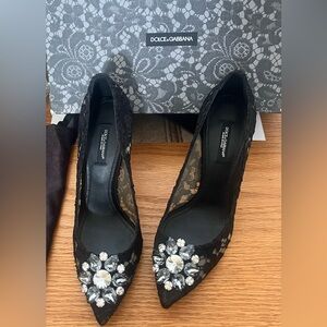Authentic Dolce & Gabbana Bellucci Lace Pump With Brooche , Size 38 (8) Black